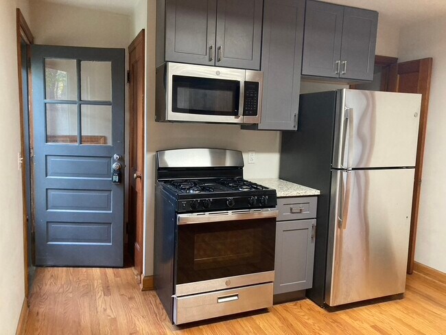 Building Photo - 405 Jackson St