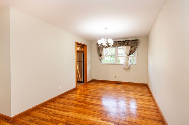Building Photo - 2334 Rosegarden Dr