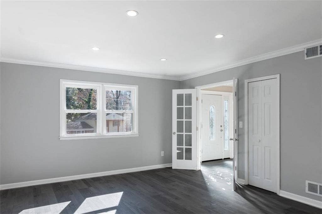 Building Photo - Room in House on Trafalgar Way