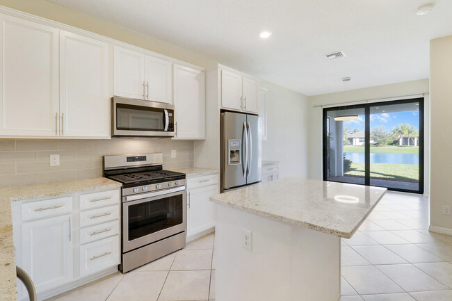 Building Photo - 633 SE Monet Dr