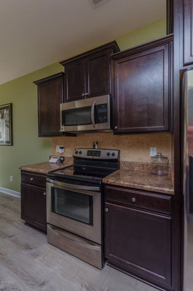 Building Photo - 219 Peggy's Trce