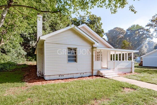 Building Photo - Charming 2 Bedroom in LaGrange!