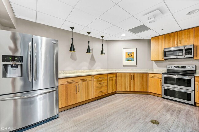 Building Photo - 1717 S Prairie Ave