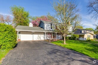 Building Photo - 813 Meadow Ln