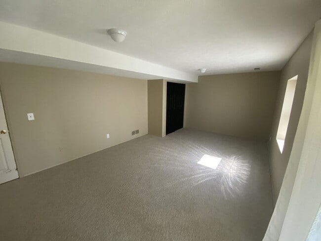 Building Photo - 3 Bedroom Duplex
