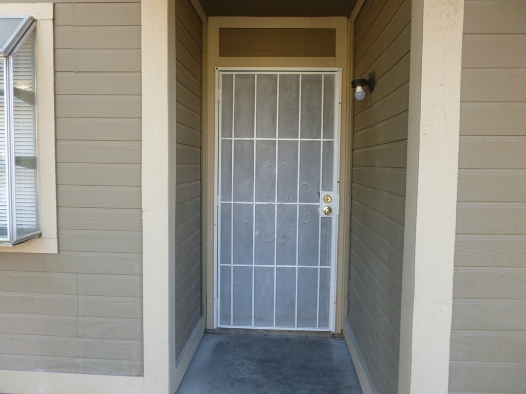 Building Photo - 2695 Jennydiane Dr