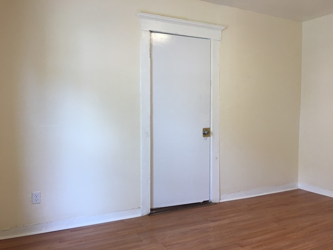 Building Photo - 86 Adeline St