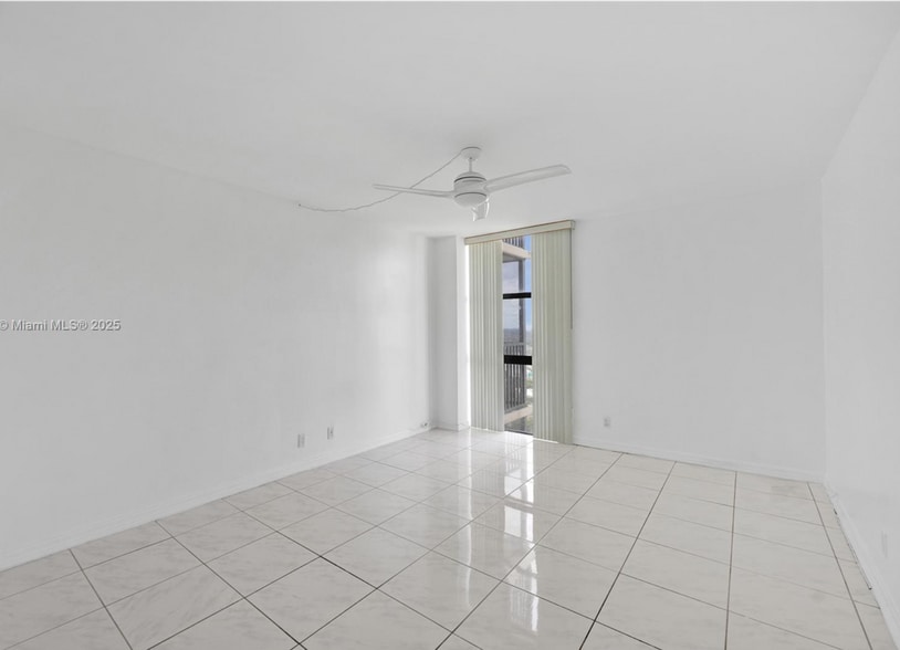Building Photo - 20335 W Country Club Dr