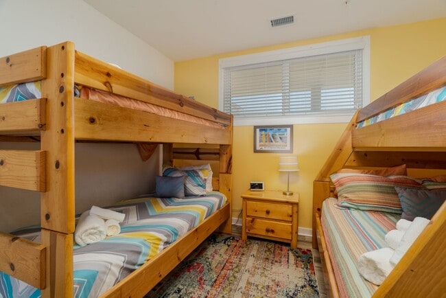 Building Photo - Sandbridge Off Season/Furnished 3 bed Read...