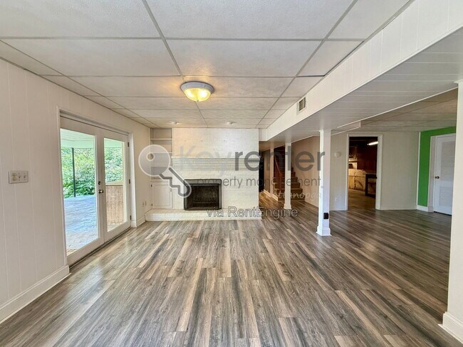Building Photo - 1406 Highland Way