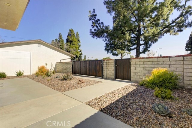 Building Photo - 10499 Yolanda Ave