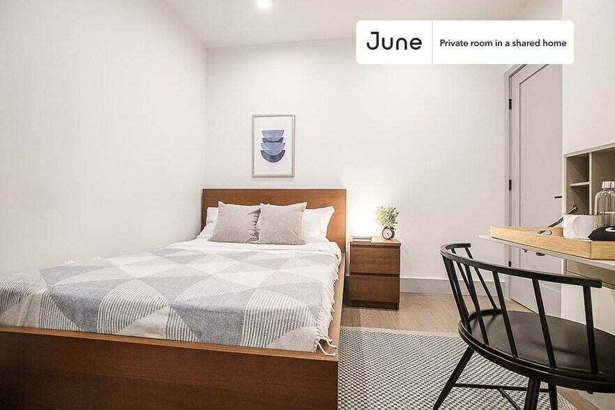 Building Photo - Room in Shared 3 bed/2 bath home
