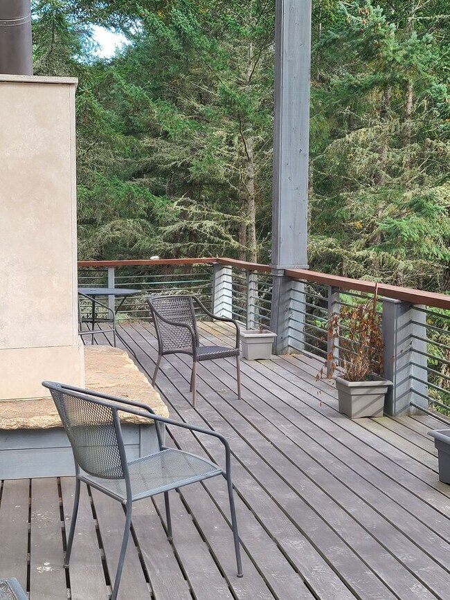 Building Photo - Lovely Rental Home on Cady Mountain