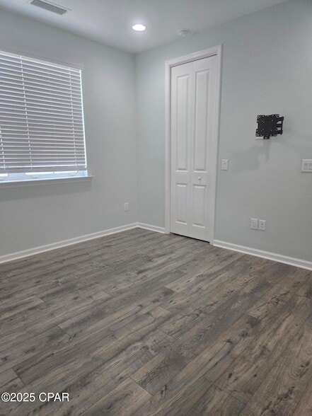 Building Photo - 8676 Weekend Dr