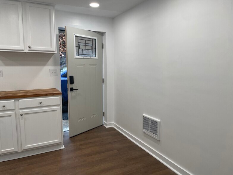Entry Way - 416 Old Beason Well Rd