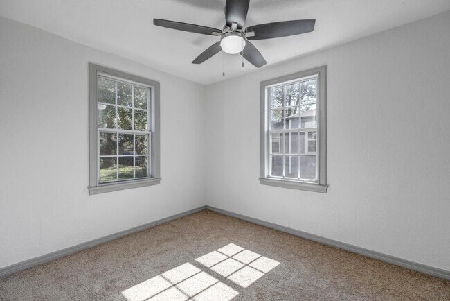 Building Photo - 8025 Paul Jones Dr