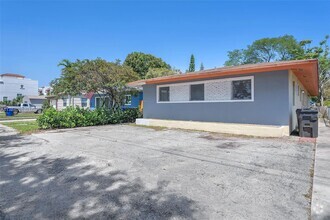Building Photo - 923 N 17th Ave