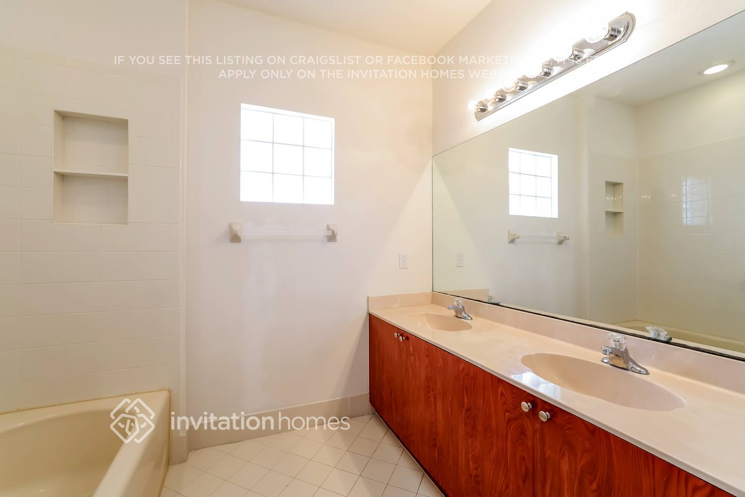 Building Photo - 8739 San Andros