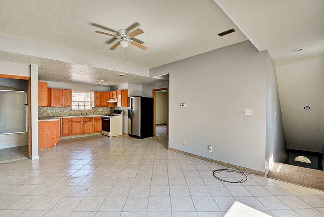 Building Photo - 52 Jenny Ln