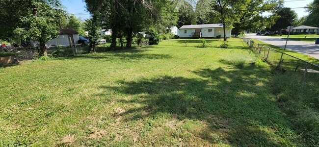 Building Photo - Lovely 3 Bedroom 1.5 Bathroom Home