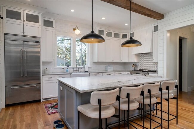 Building Photo - Fully Furnished Home In The Groves