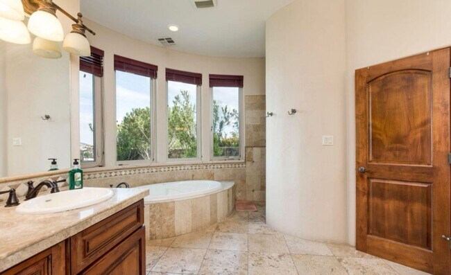 Building Photo - 3022 Lookout Ridge Dr