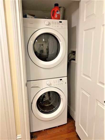 Building Photo - 21 Worthington St