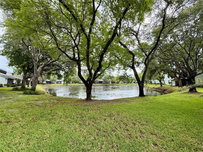 Building Photo - 3864 Carambola Cir N