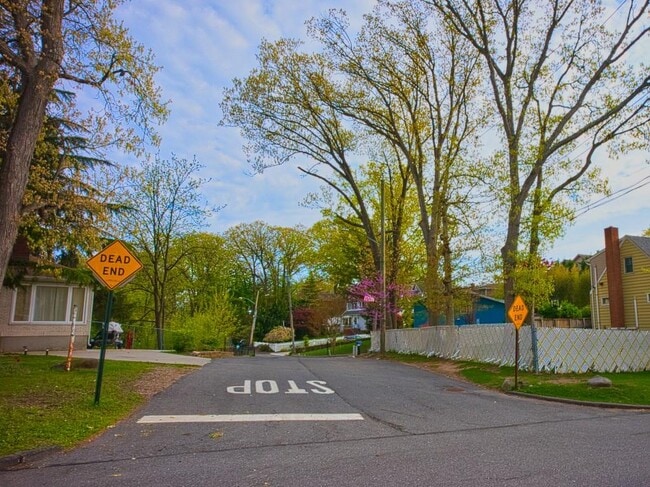 Building Photo - 27 Adrienne Pl