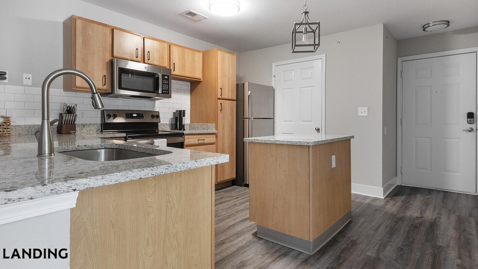 Building Photo - 400 Legends Terrace Dr