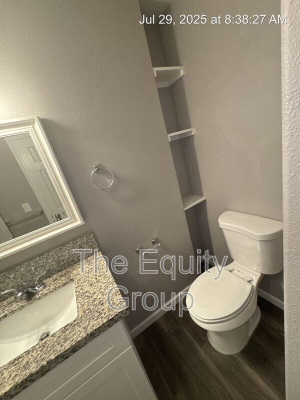 Building Photo - 126 W San Joaquin Ave