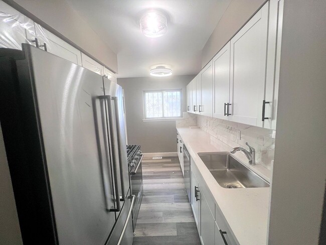 Building Photo - Charming 1-Bedroom Apartment Near JFK – Pr...