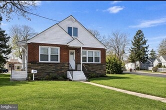 Building Photo - 808 Delaware Ave