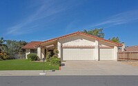 Building Photo - Spacious 3 bed, 2 bath Single-Level Home w...