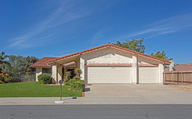 Primary Photo - Spacious 3 bed, 2 bath Single-Level Home w...