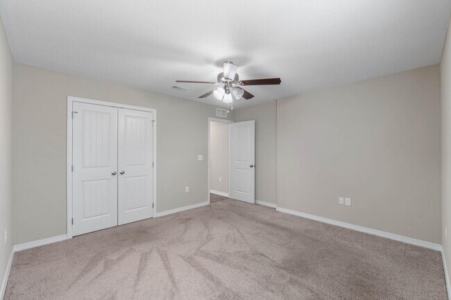 Building Photo - 426 Eisenhower Dr