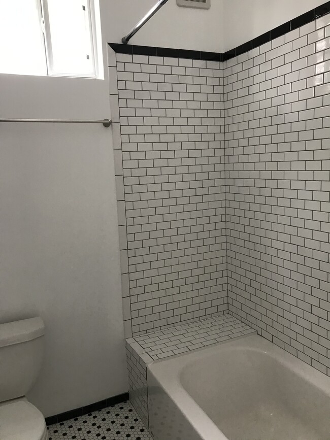 Bathroom 1 - 2214 Valence St