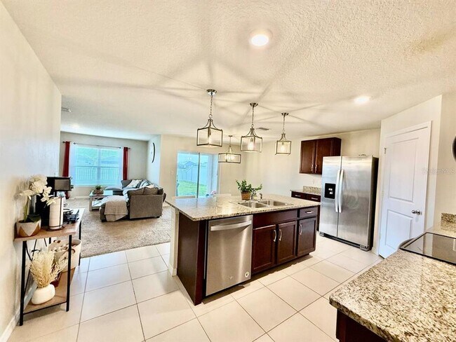 Building Photo - 1026 Golden Shiner Ave