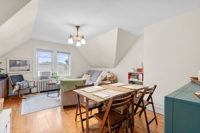 Building Photo - 5 Wenham St