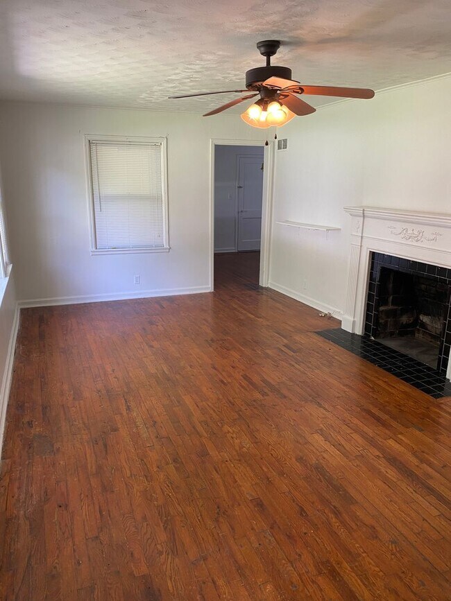 Building Photo - 3-Bedroom Home Near Phelps Grove Park!