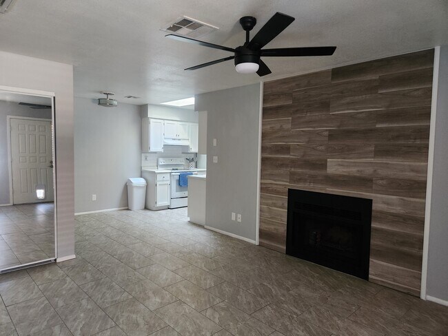 Primary Photo - 4820 N 89th Ave