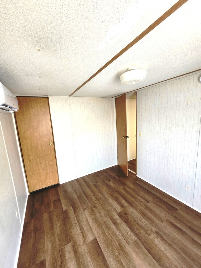 Building Photo - 1346 Garetster St