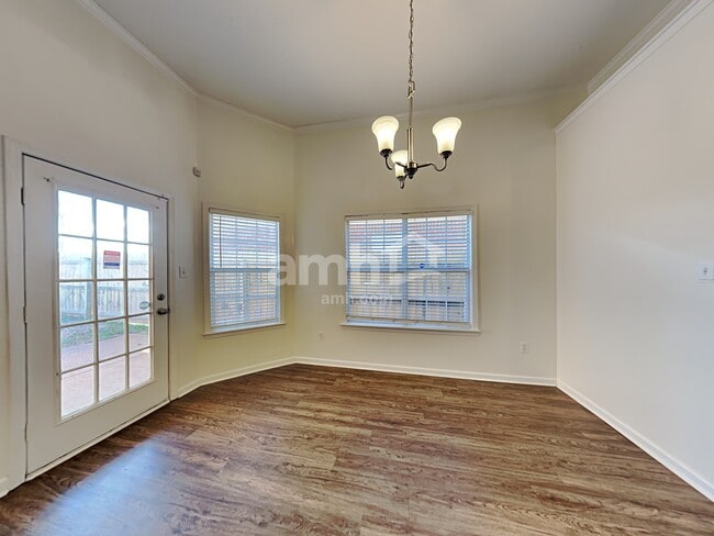 Building Photo - 8665 Eagle View Dr