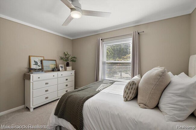 Building Photo - 2105 Rowland Ave