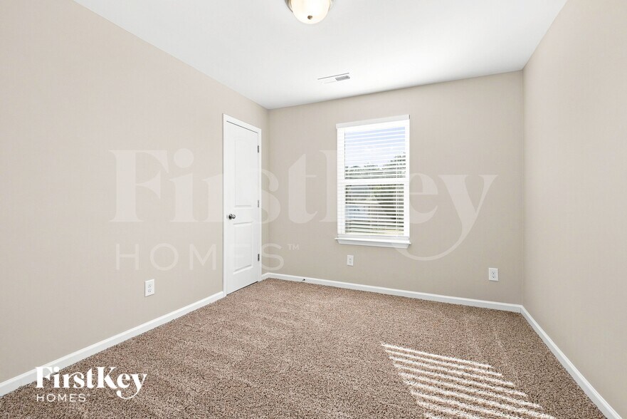 Building Photo - 2602 Meadow Knoll Dr