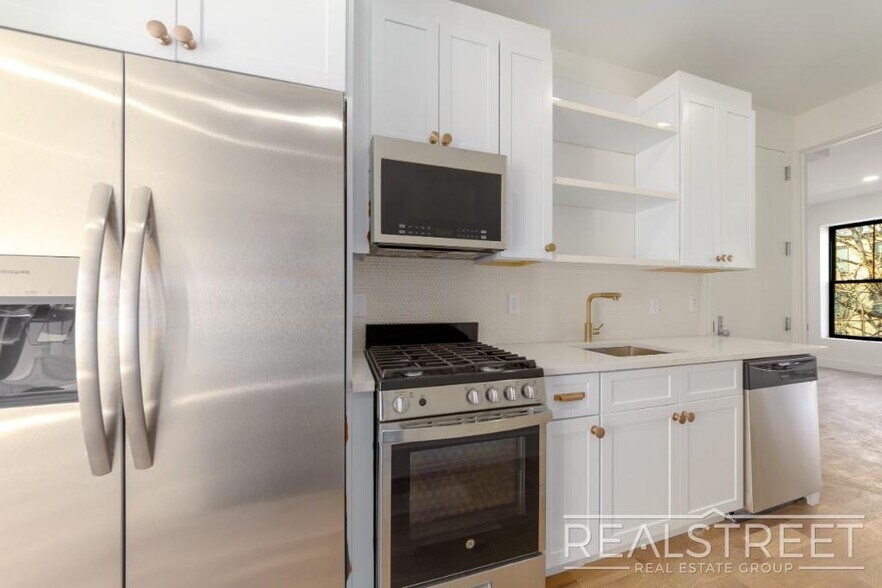 Building Photo - Decatur St