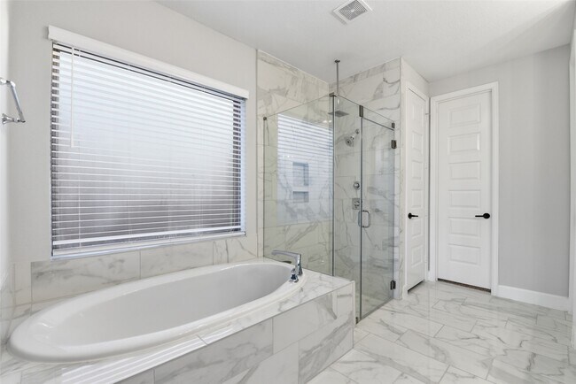 Building Photo - 2030 Green Haven Ct