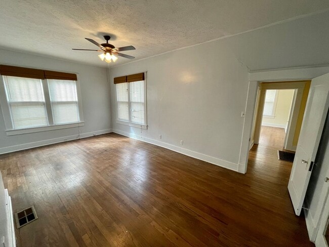 Building Photo - Cozy 2 bed 2 bath house in Belhaven