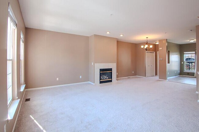 Building Photo - 448 Cherry Orchard Rd