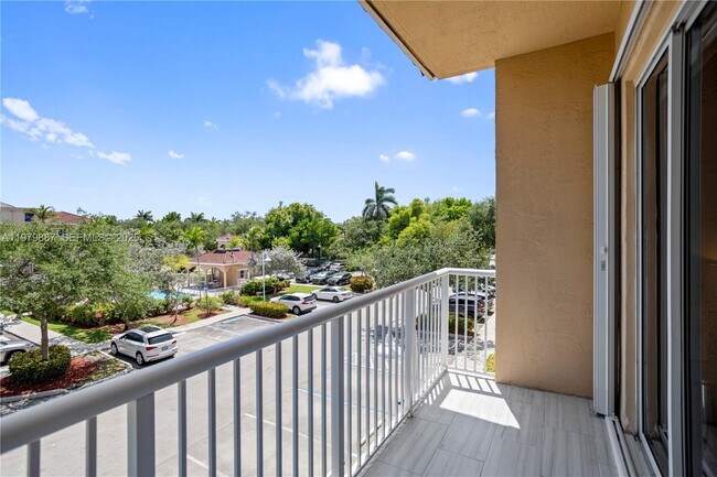 Building Photo - 529 E Sheridan St